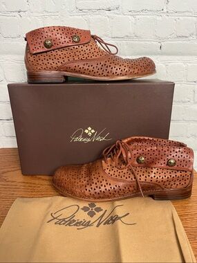 Patricia Nash Sabrina Leather Perforated Ankle Shoes in Tan Size 9